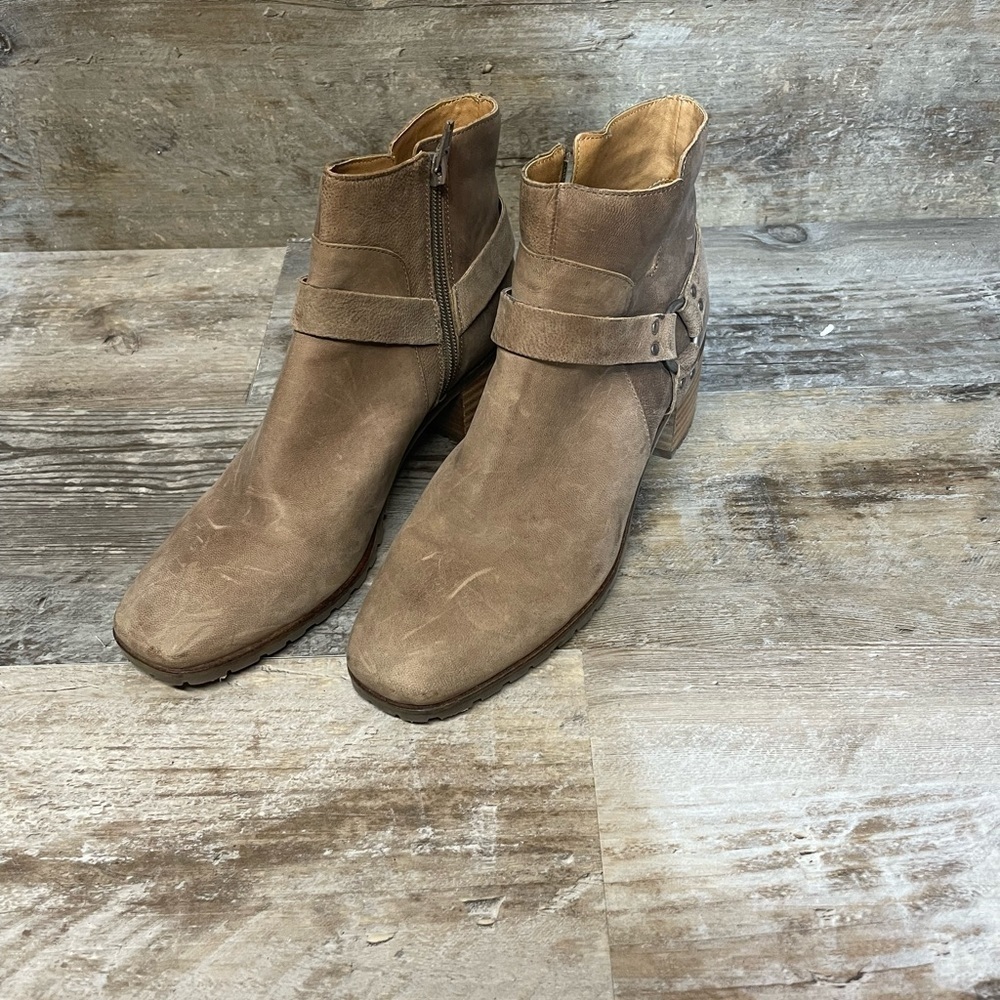 Lucky Brand Tan Suede Ankle zipper Boots with buckle Accent Women's 8.5